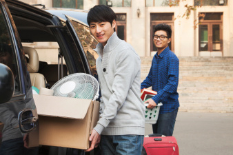 service-2 Students moving into dormitory on college campus